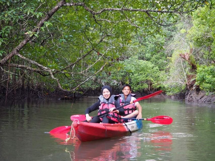 Krabi kayaking Ao thalane - Limestone cliffs from a low viewpoint