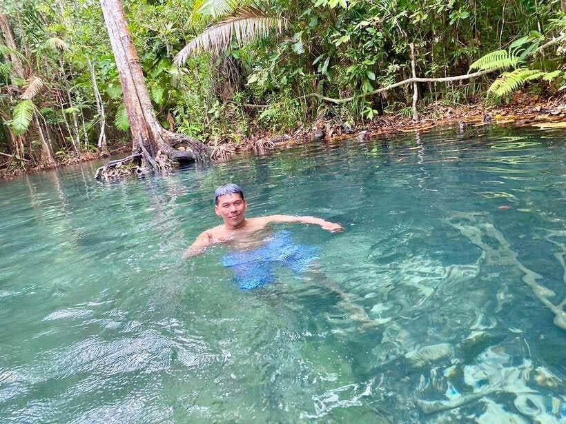 Krabi: Klong Root (Crystal lake) Kayaking tour - Kayaking through clear water and forest