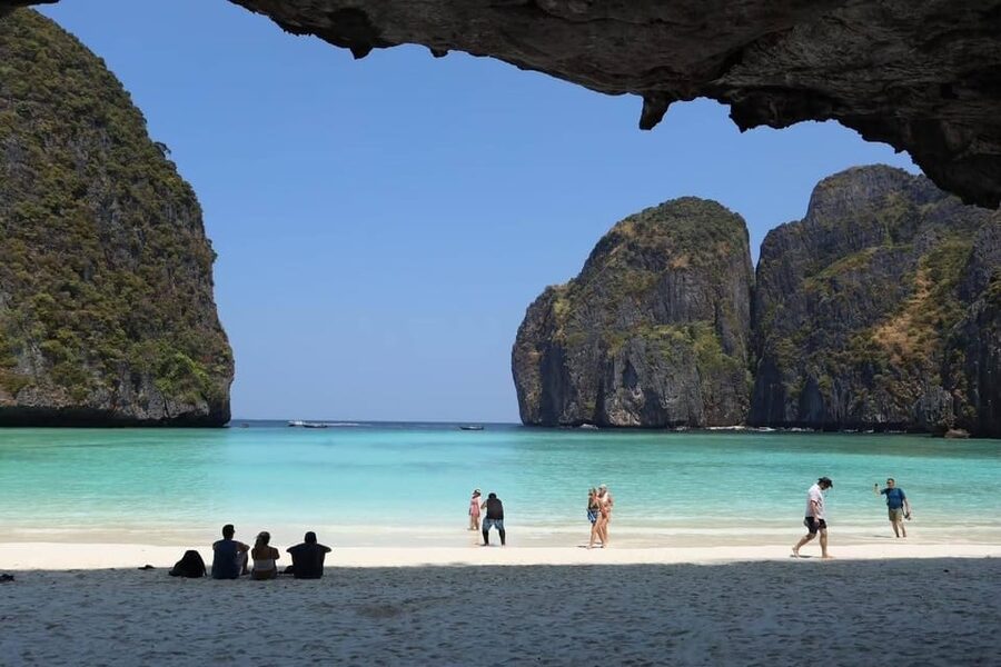 Krabi: Phi Phi Islands & Maya Bay Speedboat Tour with Lunch - What the speedboat is like in real use