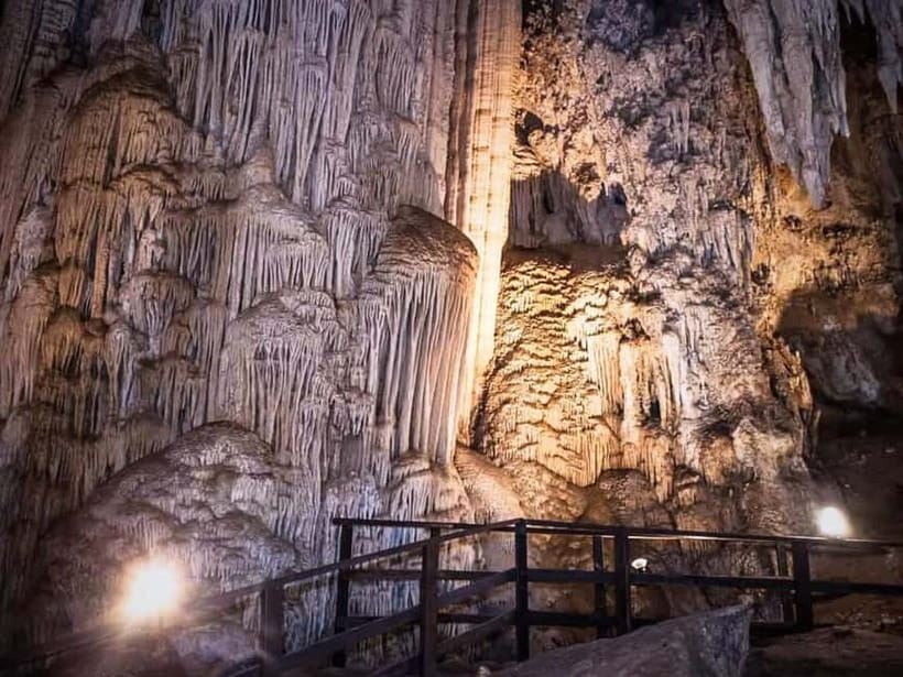 Krabi: Railay Phra Nang & Diamond Cave Sunset Plankton Tour - Guides, groups, and the pace of the day
