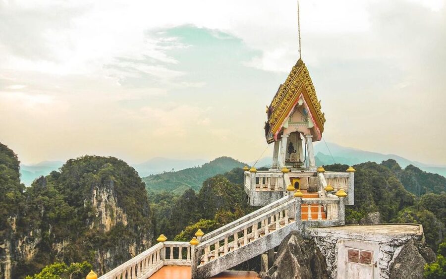 Krabi: Tiger Cave, Hot Springs and Emerald Pool Jungle Tour - Thai lunch and a useful pause