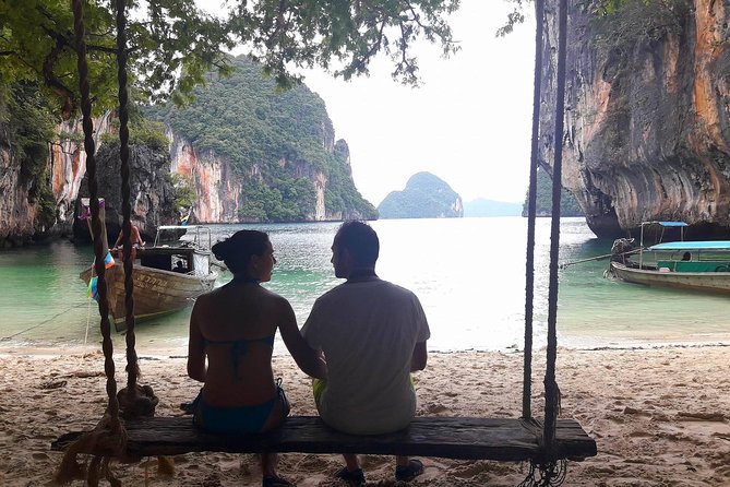 Krabi to James Bond and Hong Islands Offbeat Speedboat Tour - Lunch on the beach keeps the day relaxed