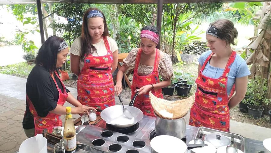 Krabi: Traditional Thai Cooking Class with Local Chef - Hotel pickup and the best time to go