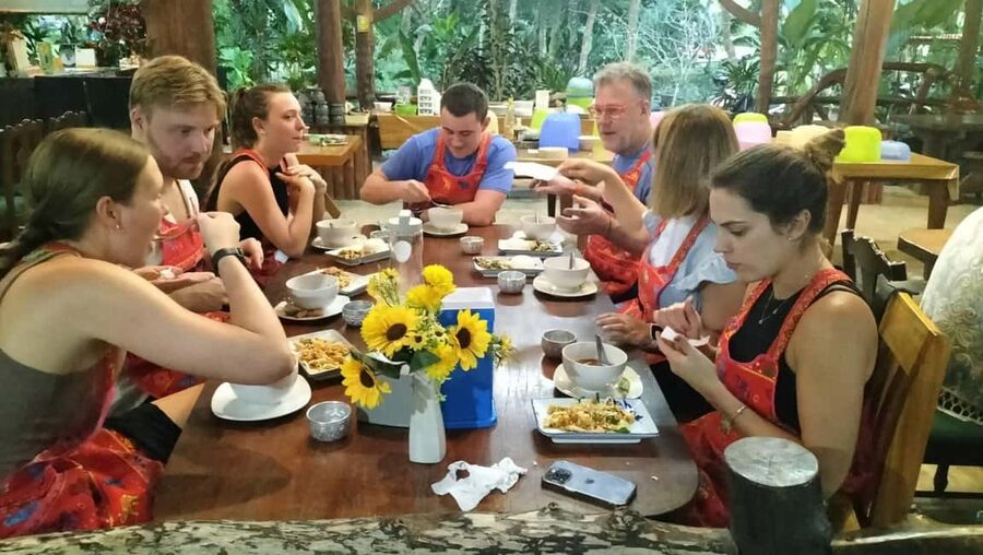 Krabi: Traditional Thai Cooking Class with Local Chef - What to bring and what to remember