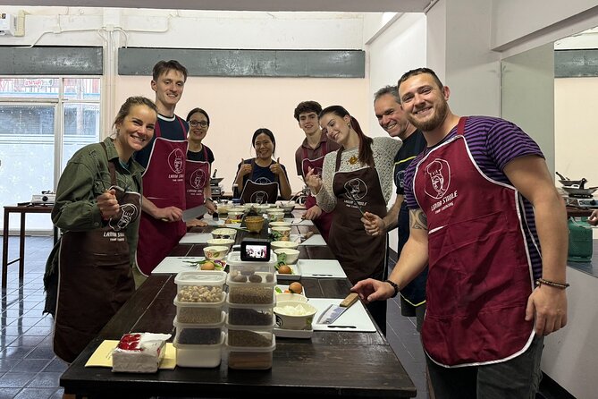 Lanna Smile Thai Cooking Class in Chiang Mai with Market tour - Pickup, meeting points, and the group-size question