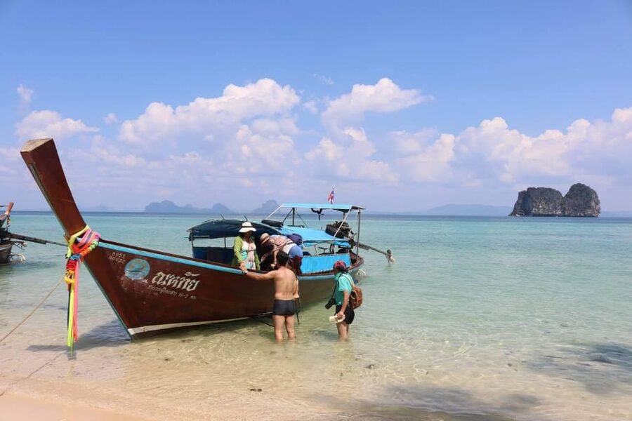 Lanta's Hidden Gems: 4 Islands by Traditional Longtail Boat - Koh Maa, fish feeding, and giant bats