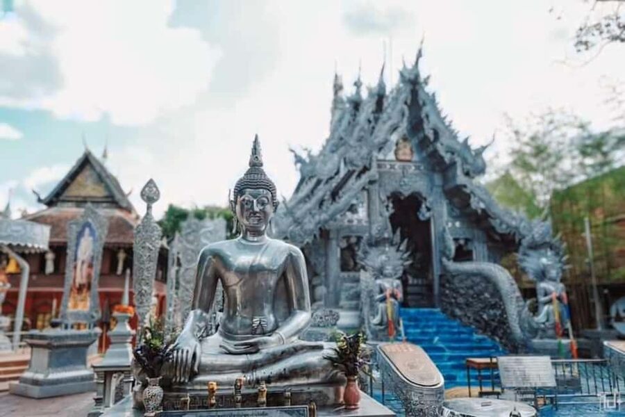 Long Neck Village, Silver Temple & Chiang Mai Top Sites - Meeting the Karen Padaung community