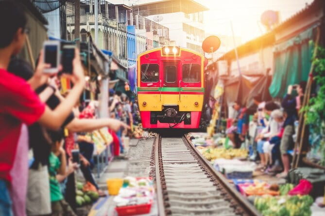 Maeklong Railway and Damnoen Saduak Floating Market Tour - Why this market-and-temple combination works