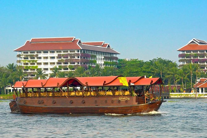 Manohra 5-Star Luxury Dinner Cruise with Pre-Canapés in Bangkok - The four-course Thai dinner