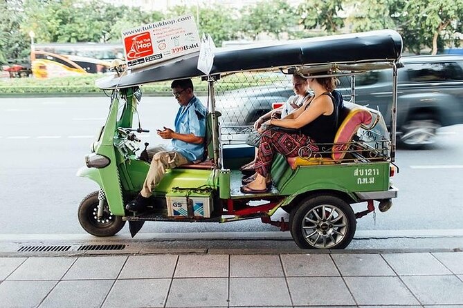 Michelin Guide Street Eats by Tuk Tuk: Bangkok Night Tour - Lim Lao Ngow and the first bowl of noodles