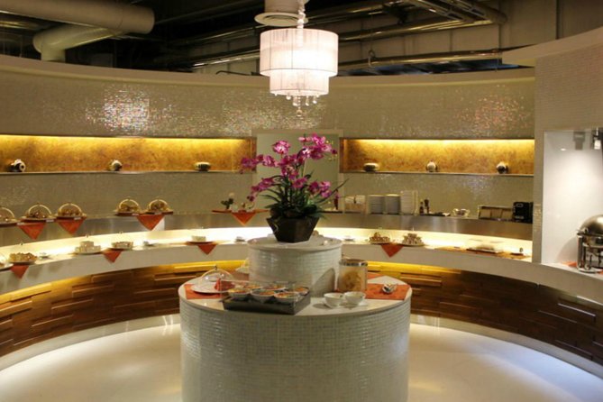 Miracle Bangkok Airport Lounges – Relax Before You Fly - Food, drinks, and the question of value
