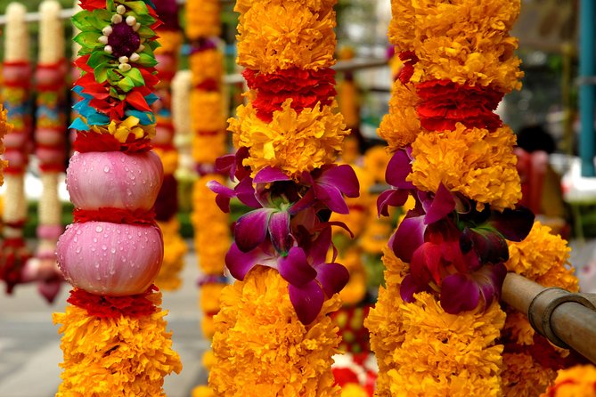 Morning Buddhist Almsgiving, Grand Palace and Flower Market Tour in Bangkok - How much help you get from the guide