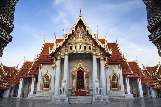 Morning Buddhist Almsgiving, Grand Palace and Flower Market Tour in Bangkok - Taking part in Buddhist almsgiving