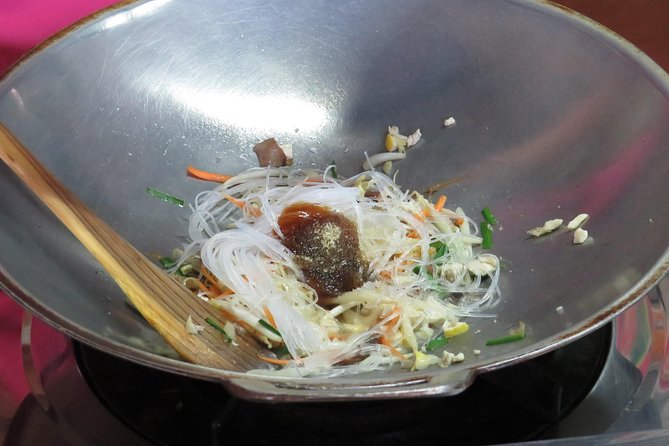 Morning Thai cooking class - Starting with Chiang Mai ingredients at Kad Kom Market