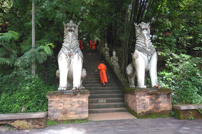 No.1 Chiang Mai: 3-Hour Monk Trail Hike to Wat Doi Suthep & Palad - Guides, safety, and family appeal