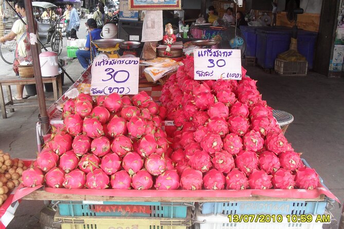 No.1 Chiang Mai: Historical City Bike Tour - What the guide adds to a busy city