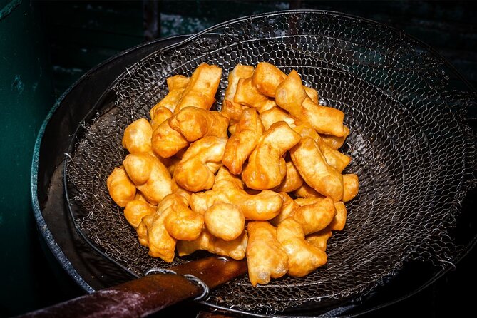 Northern Flavours Chiang Mai Food Tour with 15+ Tastings - Meeting at Wat Lok Moli