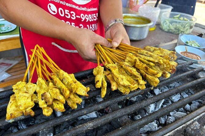 Old Town Chiang Mai Food Tour with 10+ Local Dishes Tastings - A small temple before the first bites