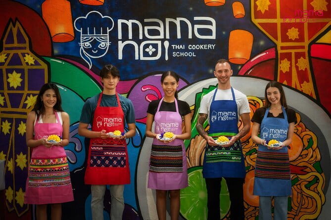 Old Town Chiang Mai Food Tour with 10+ Local Dishes Tastings - Street food on Intrawarorot Road