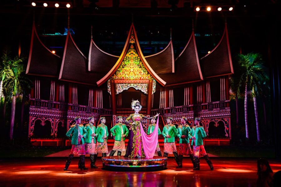Pattaya: Alcazar Cabaret Discounted Admission Ticket - A Pattaya cabaret with 17 fast-moving acts