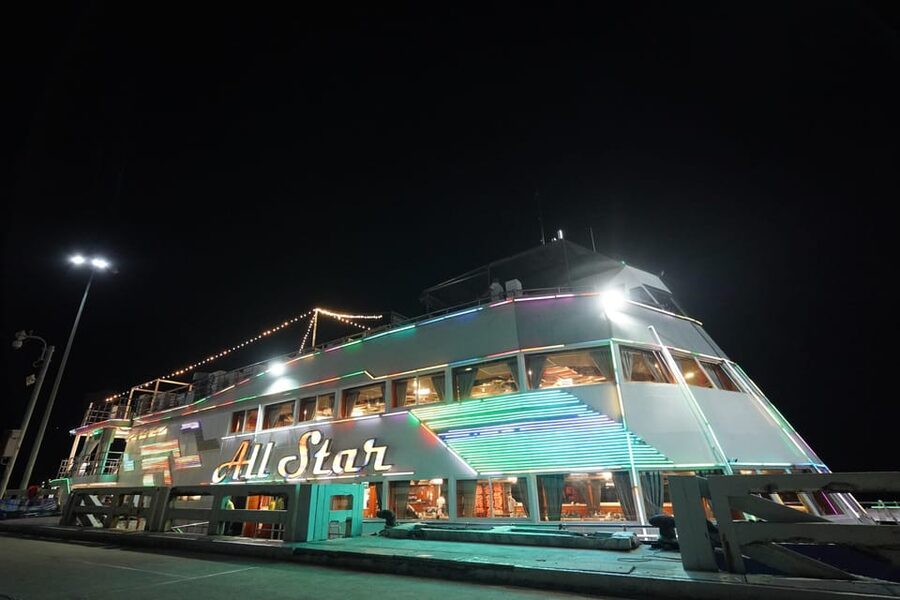 Pattaya: All Star Dinner Cruise, Cabaret Show & Beer Buffet - A welcome dance, appetizers, and the first views of Pattaya Bay