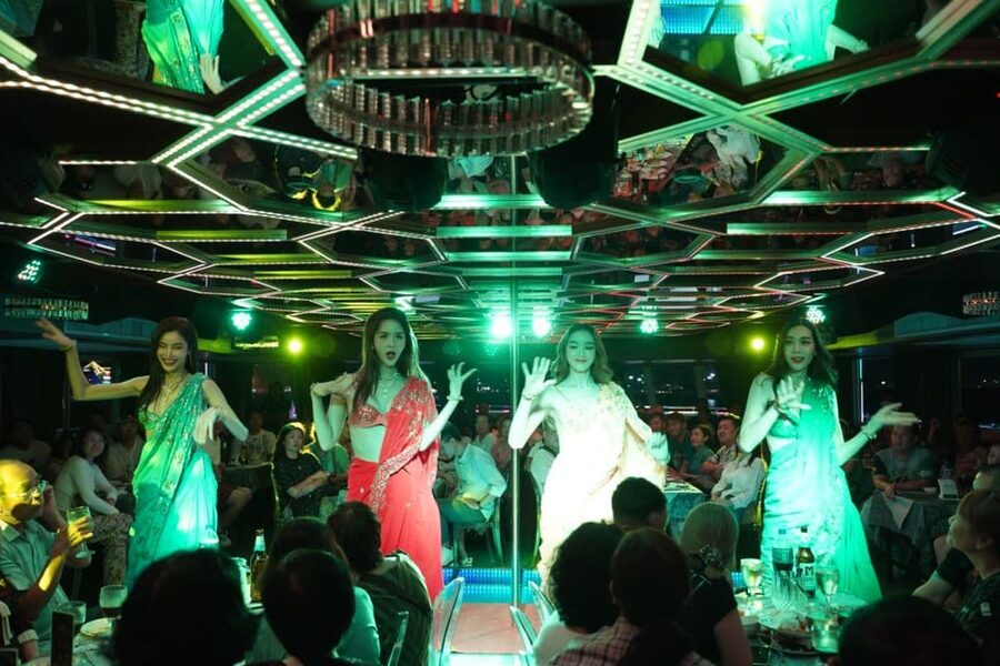Pattaya: All Star Dinner Cruise, Cabaret Show & Beer Buffet - The buffet: seafood, Indian food, and international choices