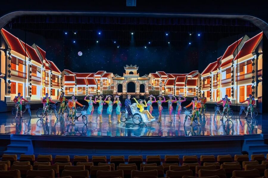 Pattaya: Colosseum Show Experience - How long the show feels
