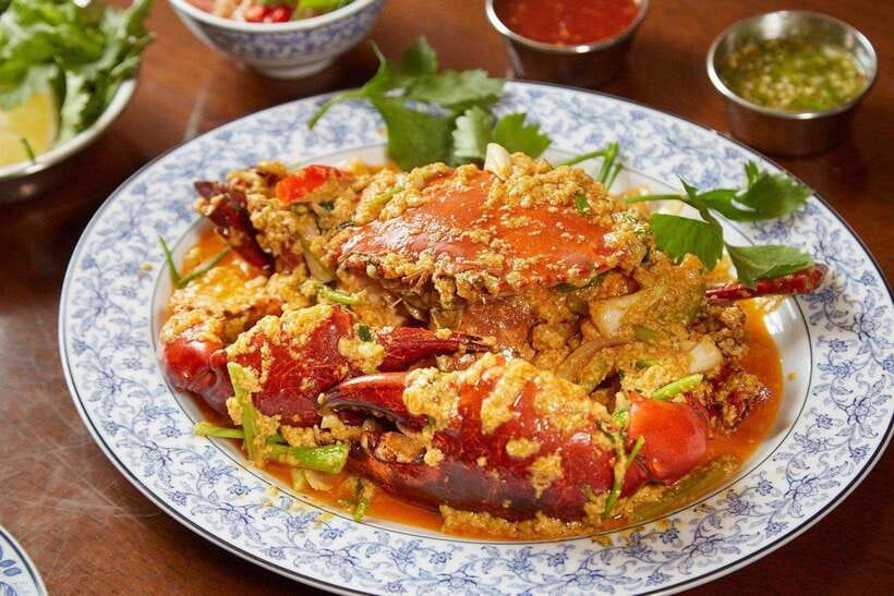 Pattaya: King Seafood Buffet Package - Service that helps the meal along