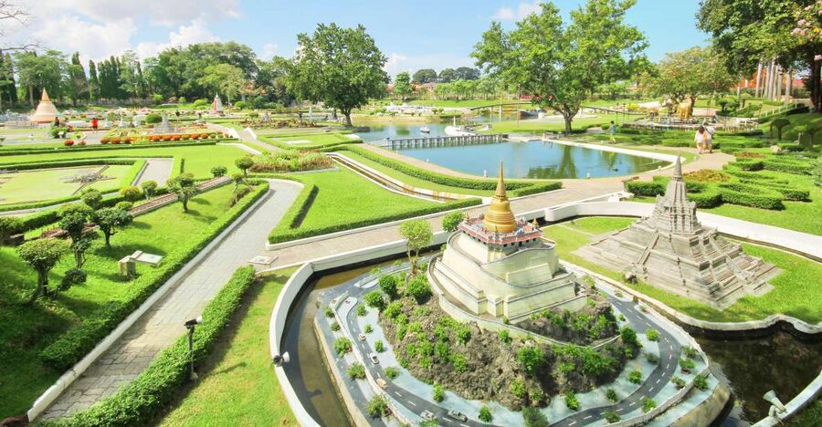 Pattaya: Mini Siam and Mini Europe Entry Ticket - Moving into Mini Europe