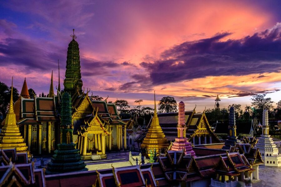 Pattaya: Mini Siam and Mini Europe Entry Ticket - Heat, walking, and practical limits