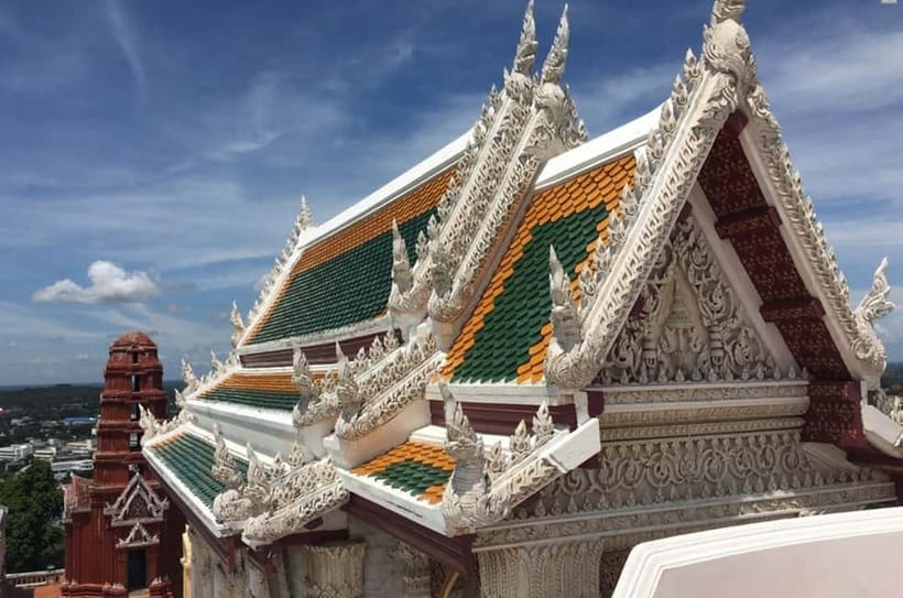 Petchaburi Temples & Royal Palace - small Join Group Tour - Wat Mahathat’s Ayutthaya and Khmer details