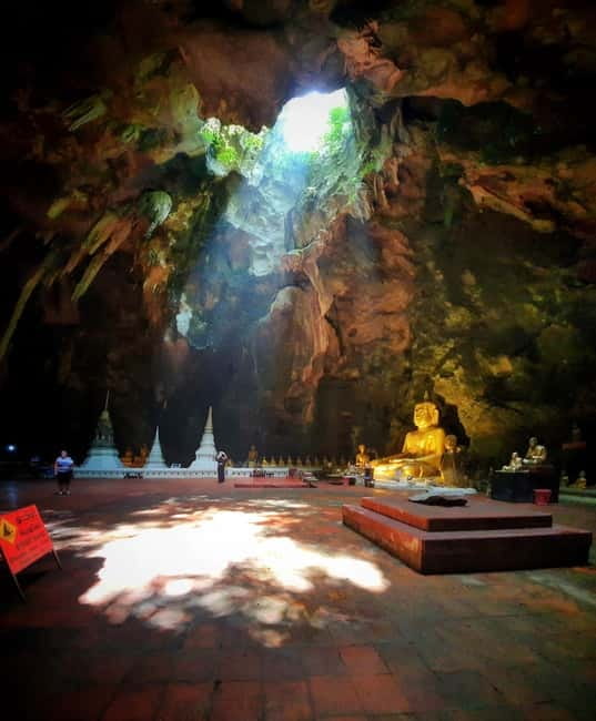 Petchaburi Temples & Royal Palace - small Join Group Tour - Clothing and practical comfort