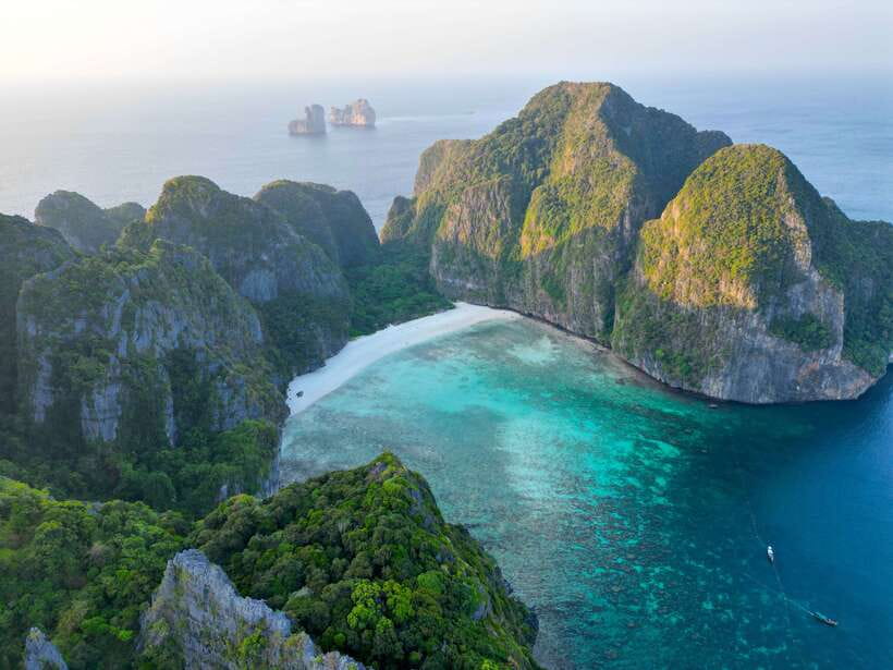 Phi Phi: Half-Day Tour with Maya Bay, Pileh Lagoon & Snorkel - Guides, group size and the feel of the day