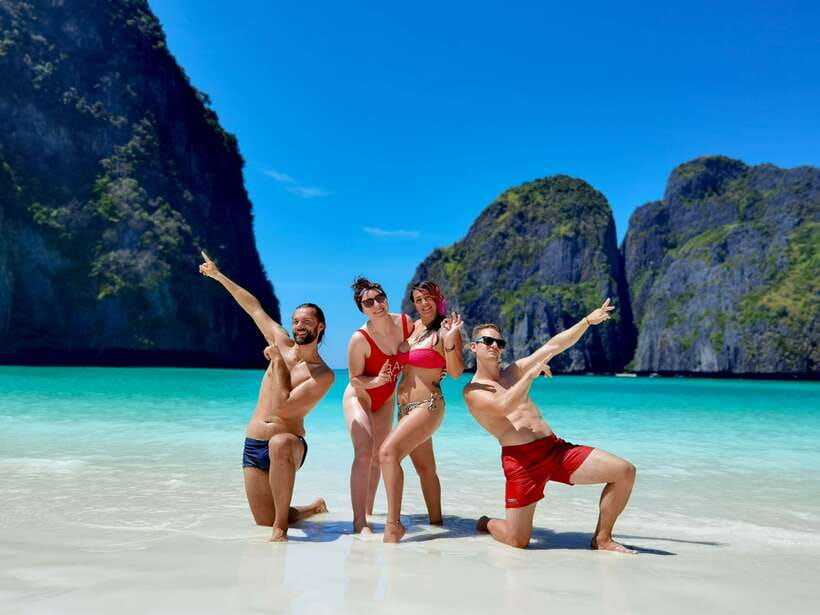 Phi Phi: Half-Day Tour with Maya Bay, Pileh Lagoon & Snorkel - Maya Bay: the famous hour on the sand