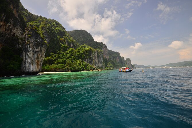 Phi Phi, Maya Bay, & Khai Islands Premium Trip from Phuket - Crowds, boat comfort, and the sea