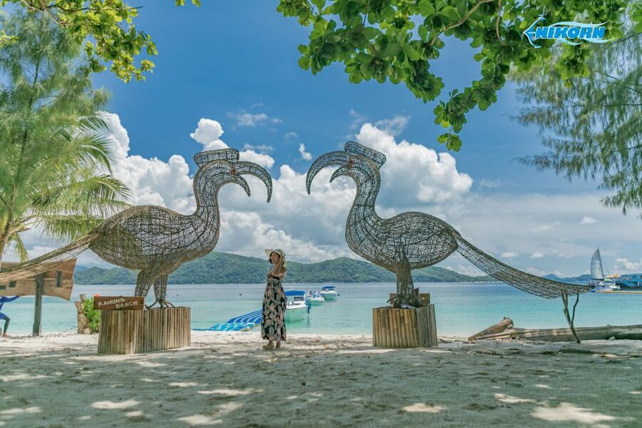 Phuket: Coral Island Day Tour by Speedboat - Lunch at Kahung Beach