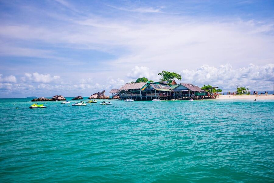 Phuket: Khai Islands Premium Speedboat Half Day Adventure - Food, scenery, and the rhythm of the day