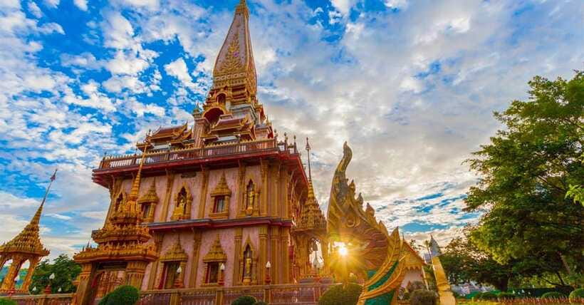 Phuket: Old Town Half-Day Sightseeing with Local Guide - Guides, vehicles, and the group format