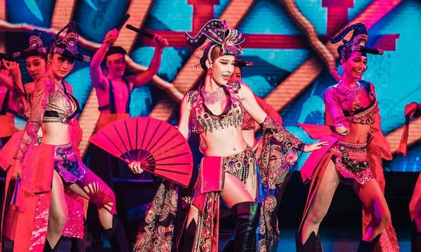 Phuket: Simon Cabaret Show Tickets Optional First 3 Rows - Getting there and deciding on hotel transport