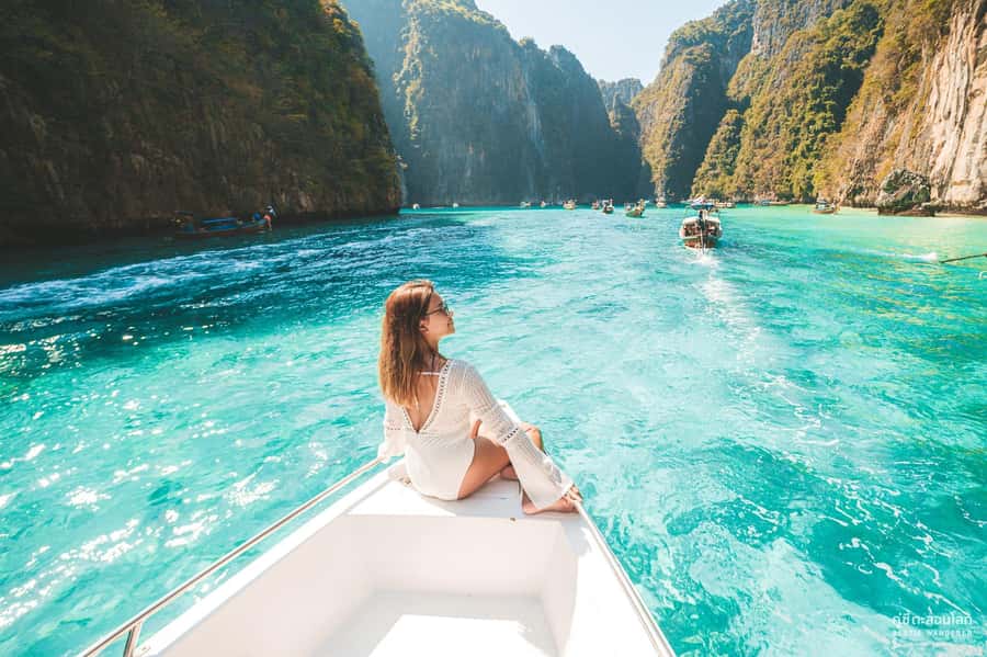 Phuket: Speedboat Day Trip to Phi Phi and Maya Bay - Lunch and free time on Phi Phi Don