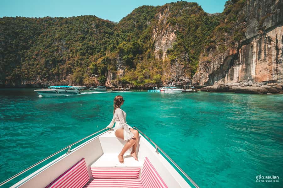 Phuket: Speedboat Day Trip to Phi Phi and Maya Bay - Guides, boat conditions, and group size