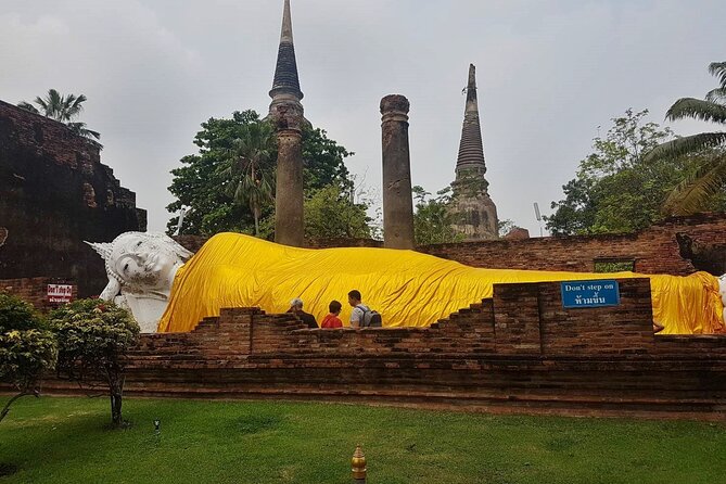 PRIVATE Ayutthaya + SUNSET Boat Tour + Light up The NIGHT - Wat Mahathat and the famous ruined setting