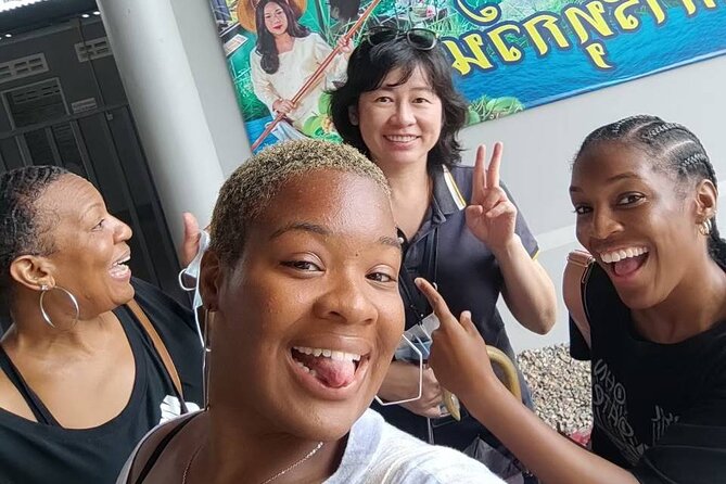 Private Custom Tour with a Local Guide - Wat Pho and the Reclining Buddha