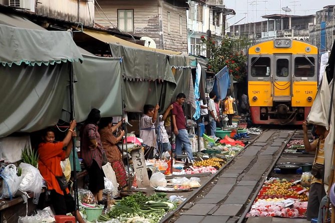 Private Damnoen Saduak Floating Market and Train Market Tour - Arriving by long-tail boat