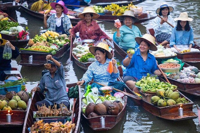 Private Damnoen Saduak Floating Market and Train Market Tour - Maeklong Railway Market and the passing train