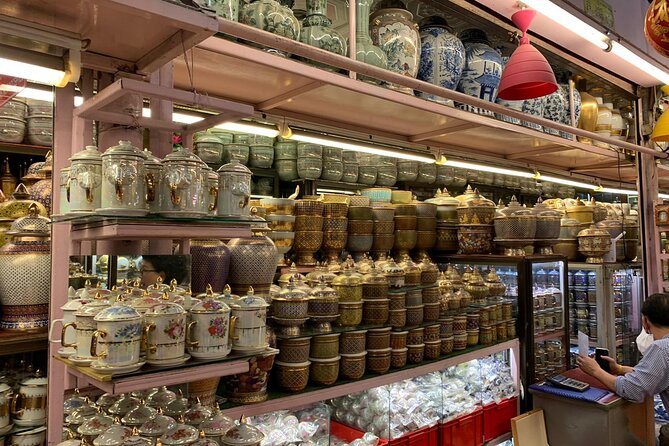 Private Exclusive Guided Chatuchak Weekend Market Shopping Tour - The lunch question needs a clear answer