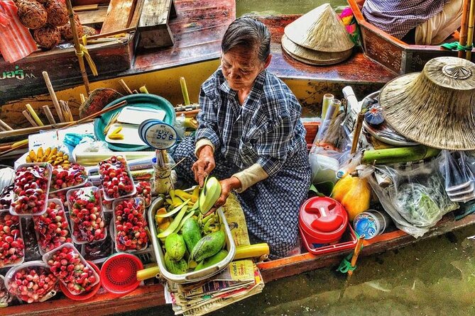 PRIVATE Floating Market + DRAGON Temple + DO like a Local - Damnoen Saduak: two different views of the floating market