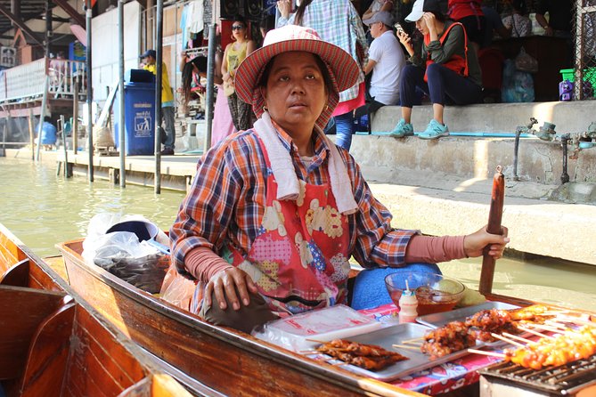 Private Guided Tour to Train Market and Damnoensaduak Floating Market - Canals and boats at Damnoen Saduak