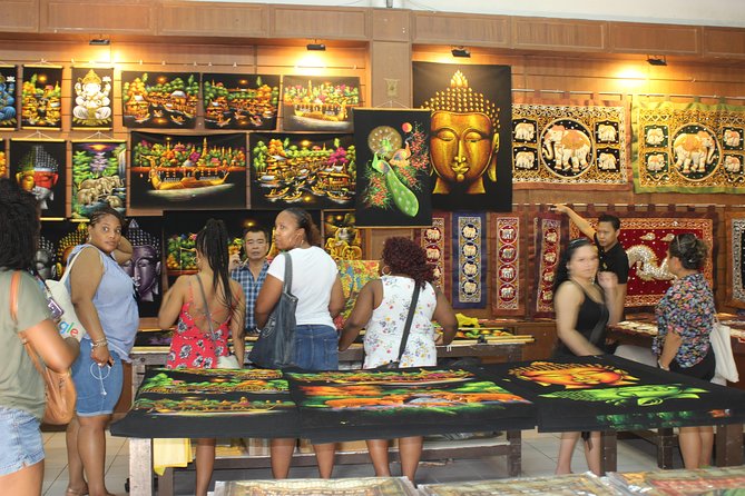 Private Guided Tour to Train Market and Damnoensaduak Floating Market - What the guide adds to the day