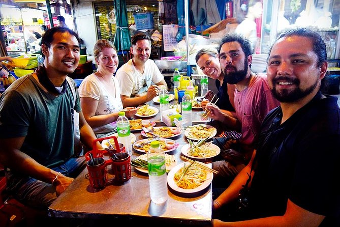 PRIVATE - STEET FOOD TOUR CHINA TOWN incl. food and drinks - Wat Traimit and the Golden Buddha introduction